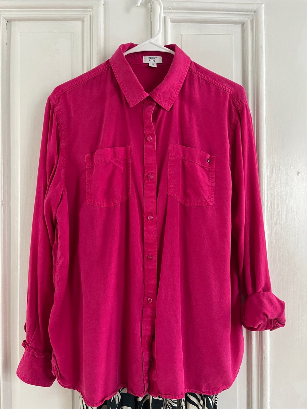 Crown & Ivy Women’s Fuchsia Button-Up Shirt M